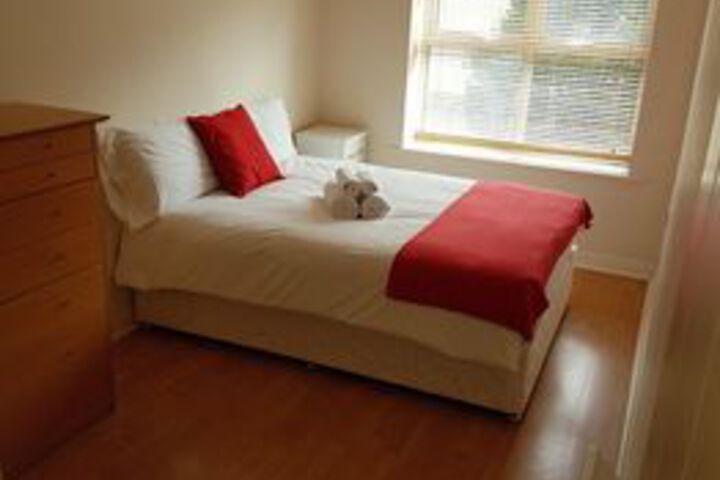 Room 9 of 33