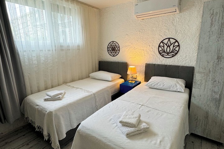 Room 6 of 45