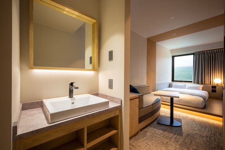 Room 26 of 200