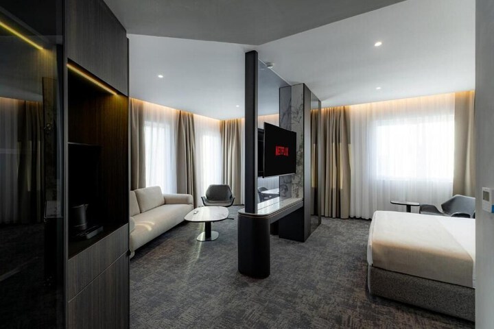 Room 16 of 53