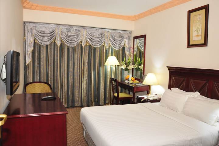 Room 7 of 33