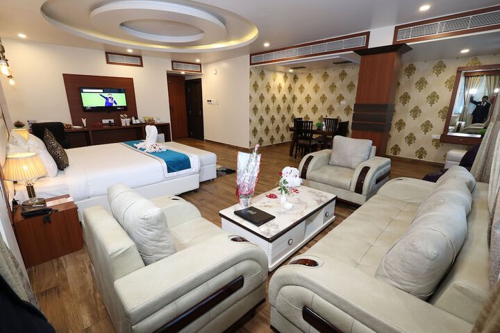Room 6 of 35