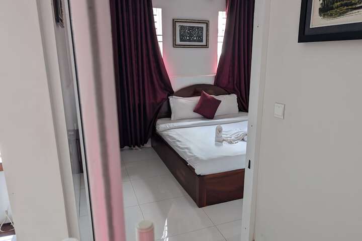 Room 7 of 24