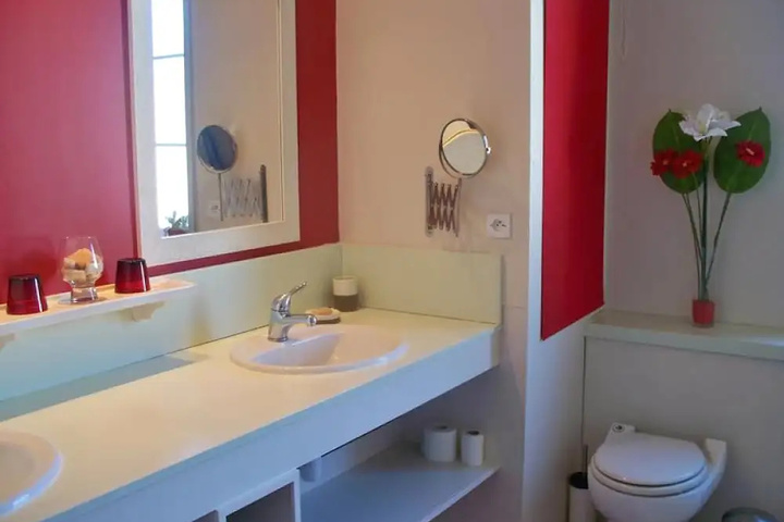 Room 8 of 13