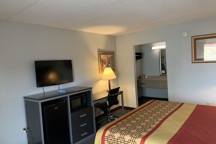 Standard King Bed Accessible (9 of 37)