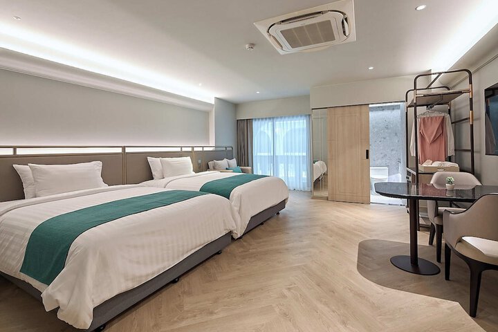 Room 4 of 209