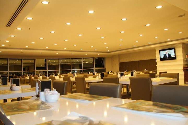 Dining 44 of 75