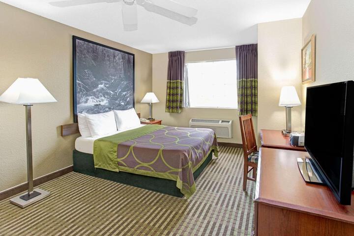 1 King Bed (3 of 6)