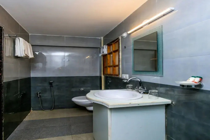 Room 6 of 13