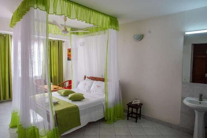 Room 13 of 41
