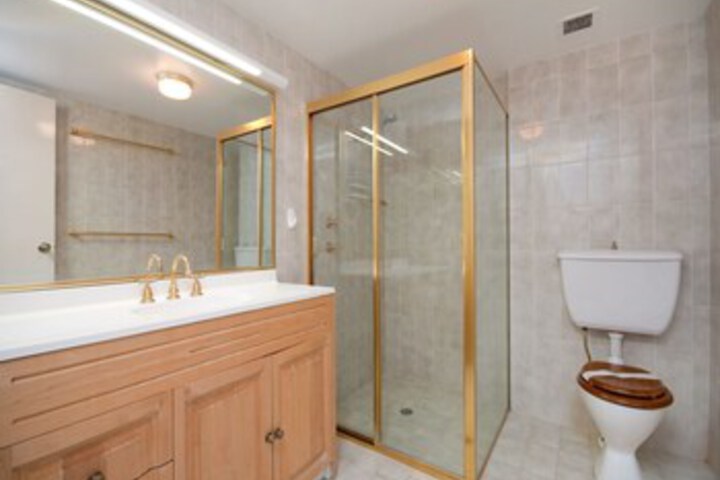 Room 4 of 15