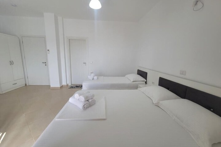 Room 28 of 115