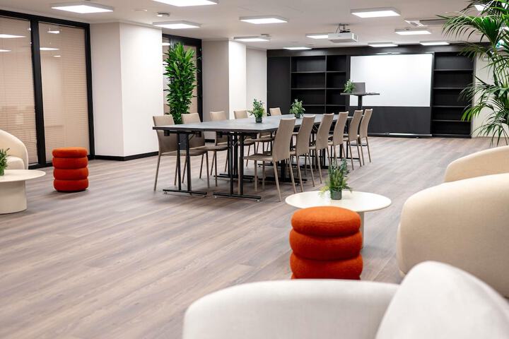 Business Center 235 of 253
