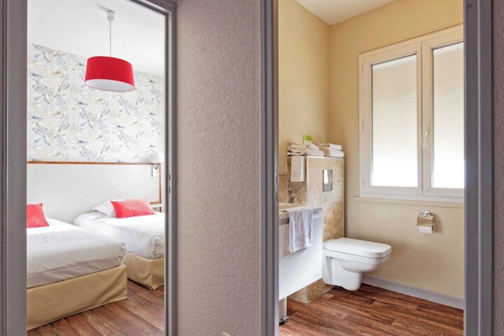 Room 14 of 60