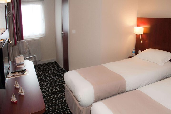 Room 10 of 73