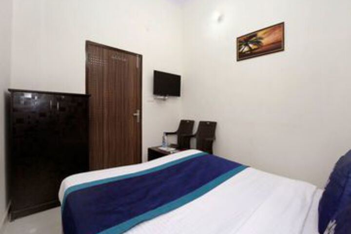 Room 12 of 22