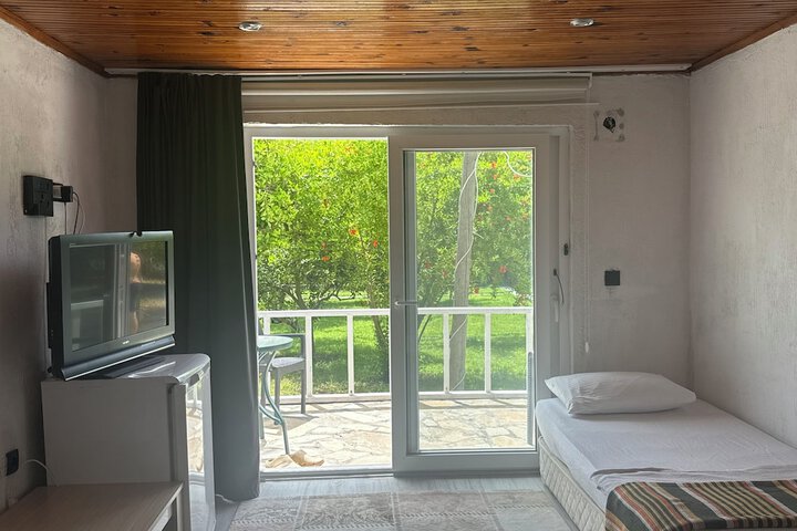 Room 27 of 74