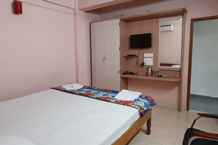 Room 8 of 23