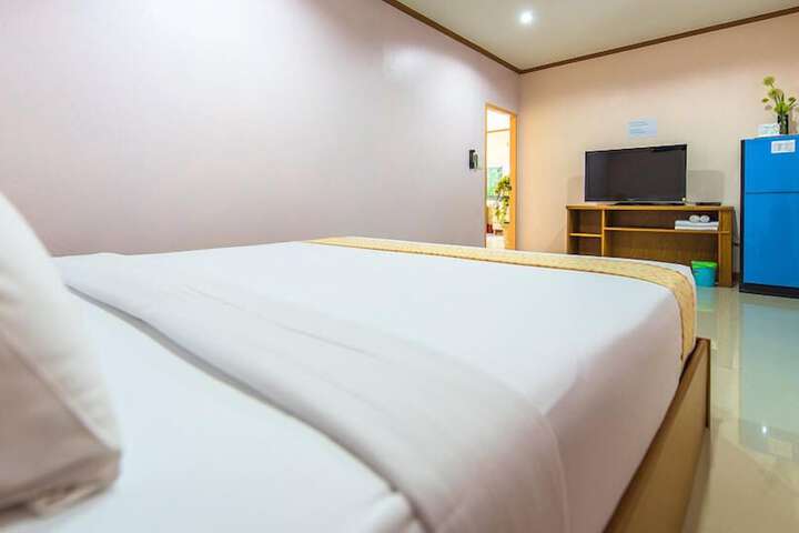 Room 32 of 65