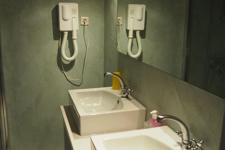 Room 44 of 64