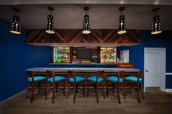 Lounge 64 of 89