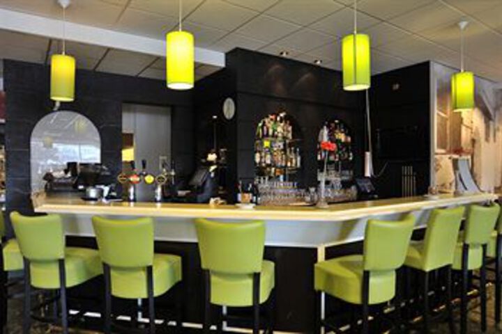 Hotel Bar