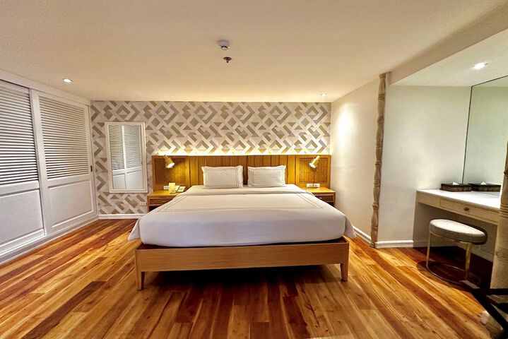 Room 8 of 16