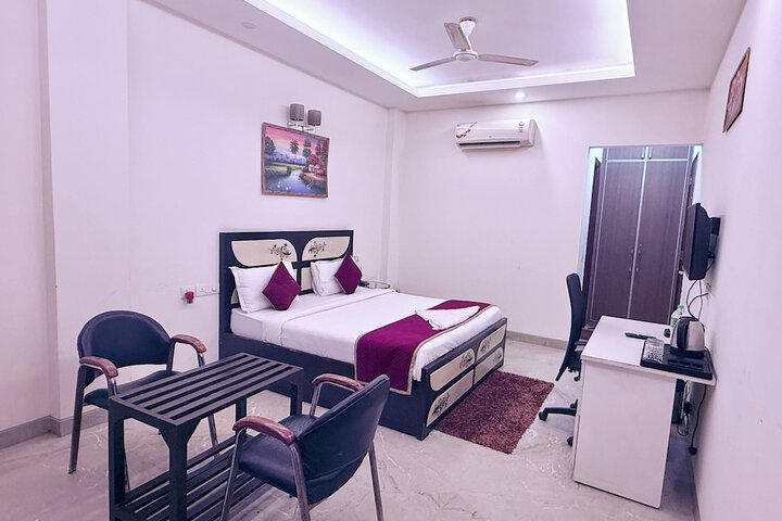 Room 6 of 11