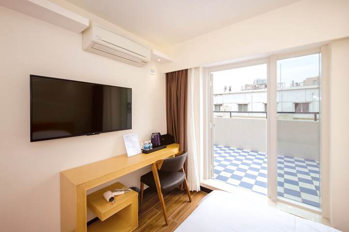 Room 13 of 21
