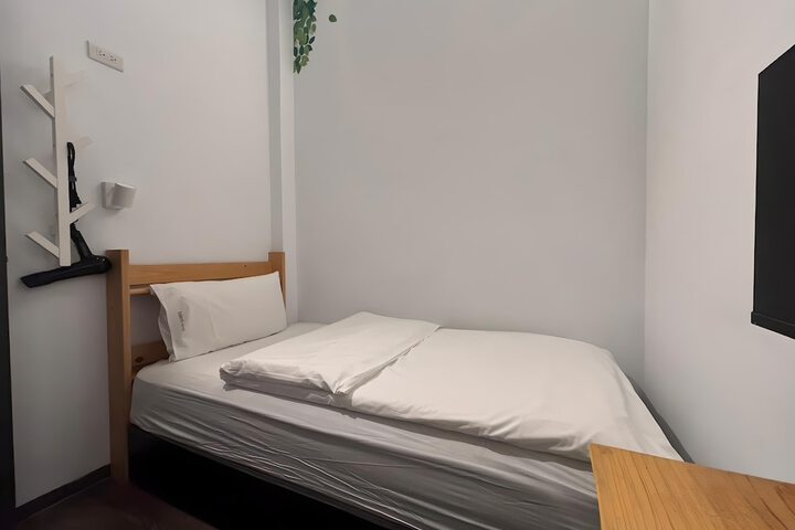 Room 11 of 142