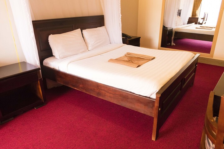 Room 25 of 114