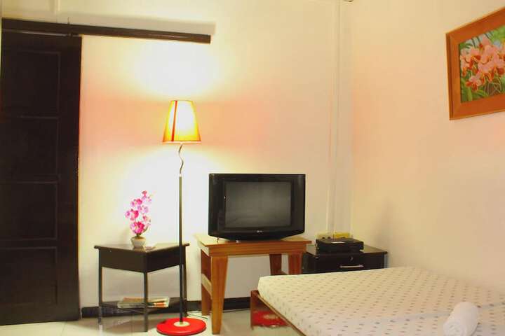 Room 2 of 32
