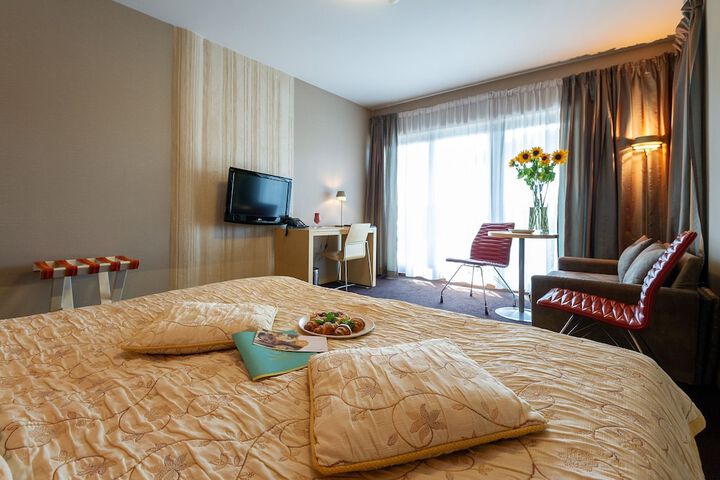 Room 34 of 110