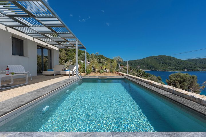 Pool 102 of 260