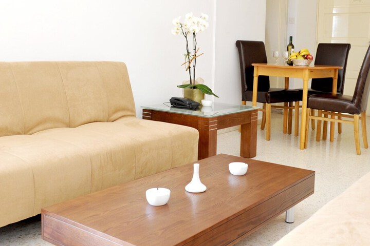 Room 9 of 20