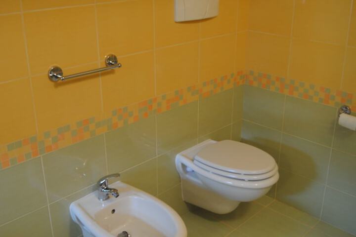 Room 16 of 46