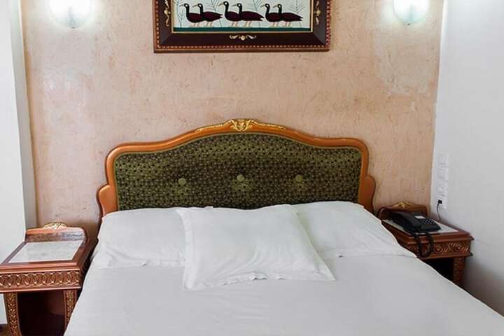 Room 17 of 52