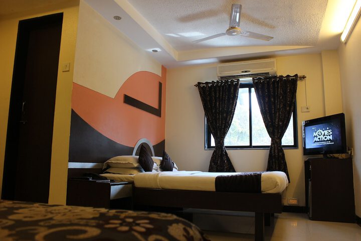 Room 10 of 38