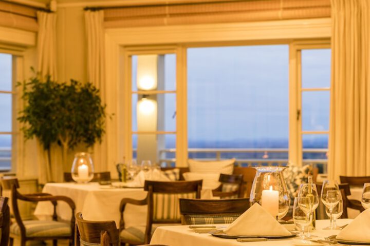 Dining 76 of 105