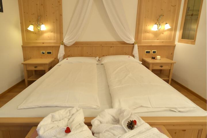Room 4 of 55