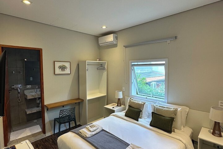 Room 10 of 46