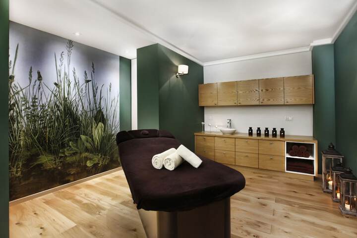 Room 43 of 93