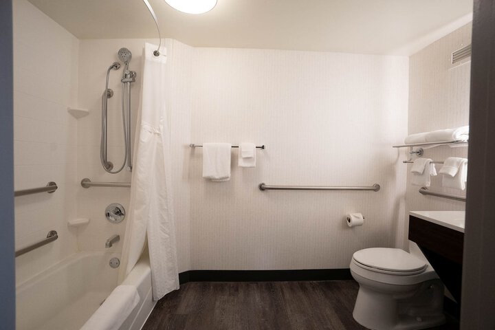 Room 40 of 126