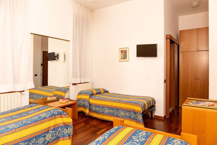 Room 6 of 72