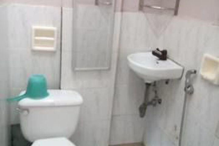Room 4 of 37