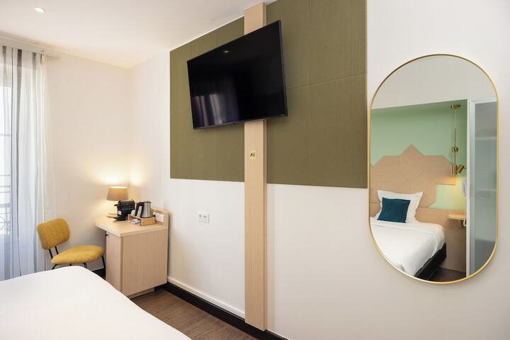 Room 33 of 99