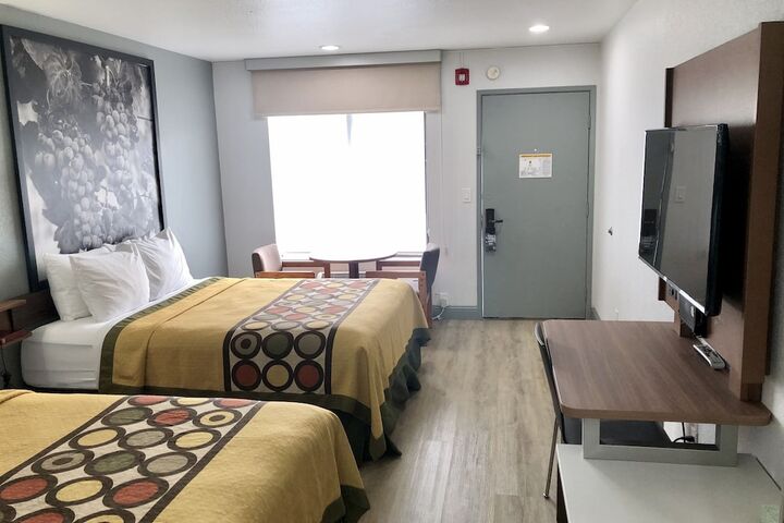 1 Queen Bed (23 of 49)