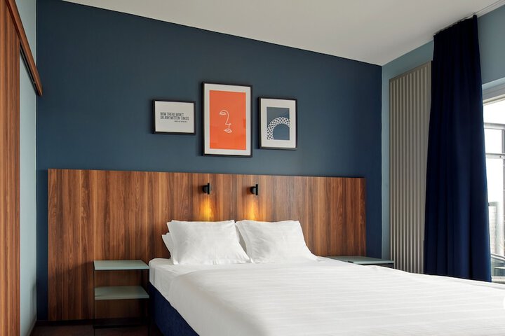 Room 16 of 53