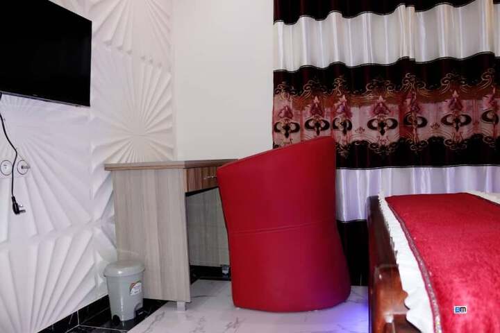 Room 6 of 23