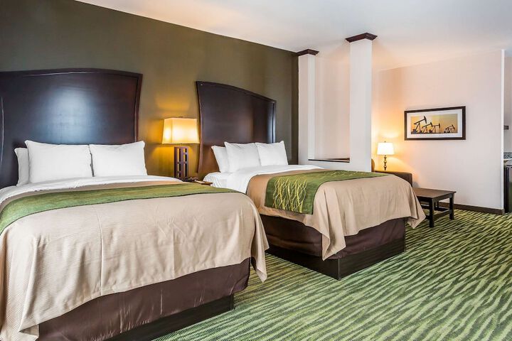 2 Queen Beds Accessible (5 of 16)